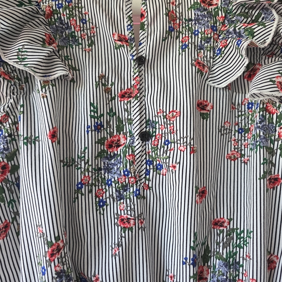 Floral Striped Ruffle Romper - Picture 4 of 5
